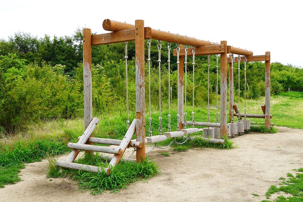 丸太渡り/兵庫県立尼崎の森中央緑地(尼崎市)