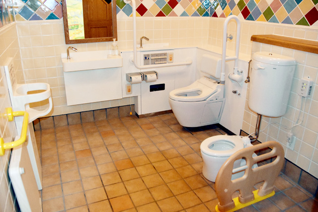 バリアフリートイレには、ベビーキープやキッズトイレも/ジブリパーク（愛知県／長久手市）