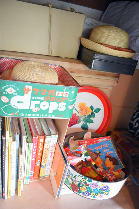 押し入れには、麦わら帽子や本、おもちゃなどが/ジブリパーク（愛知県／長久手市）