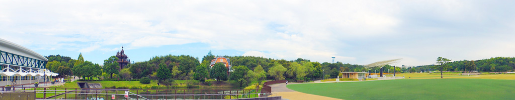 「愛・地球博記念公園」の「大芝生広場」や「ジブリパーク」の「青春の丘」が見えてきます/ジブリパーク（愛知県／長久手市）