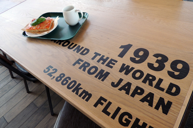 パイロットが操縦しながら食べられるようなピザやサンドウィッチなどが楽しめます/ジブリパーク（愛知県／長久手市）