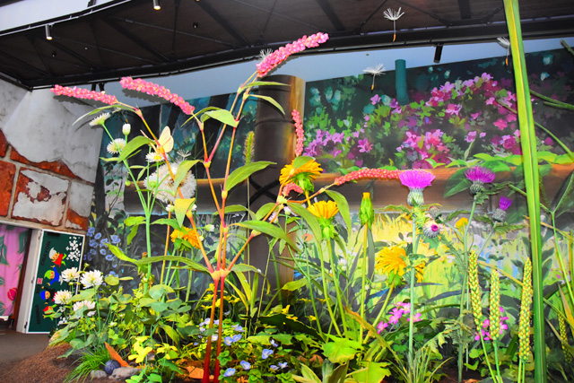 「小人の庭」の草花たちはビッグサイズ/ジブリパーク（愛知県／長久手市）