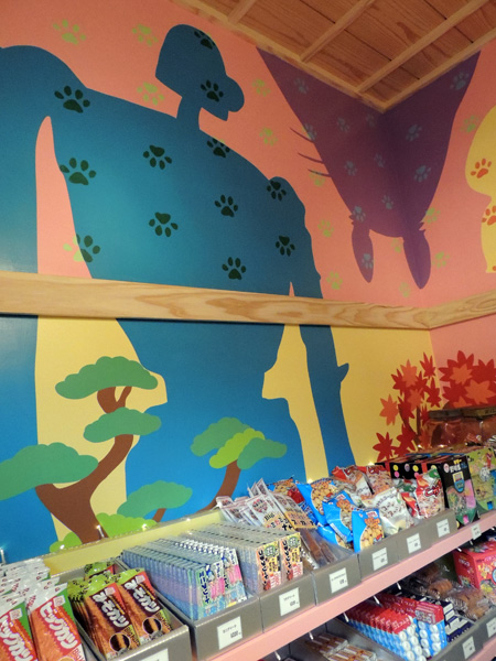 本や模型、駄菓子を販売しています/ジブリパーク（愛知県／長久手市）