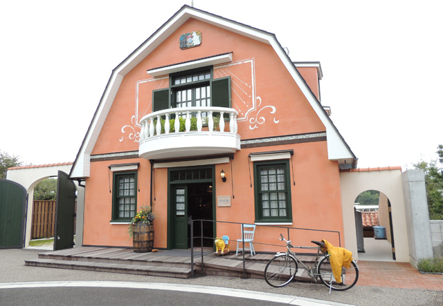 「地球屋」の外には、天沢聖司の自転車が/ジブリパーク（愛知県／長久手市）