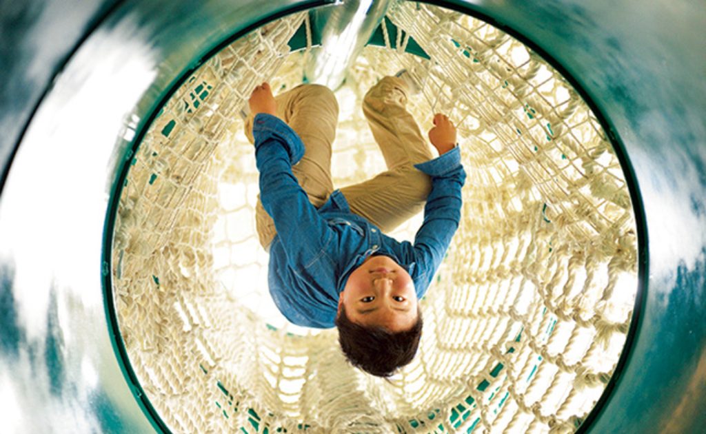 東根市さくらんぼタントクルセンター（山形県）は巨大遊具が目を引く