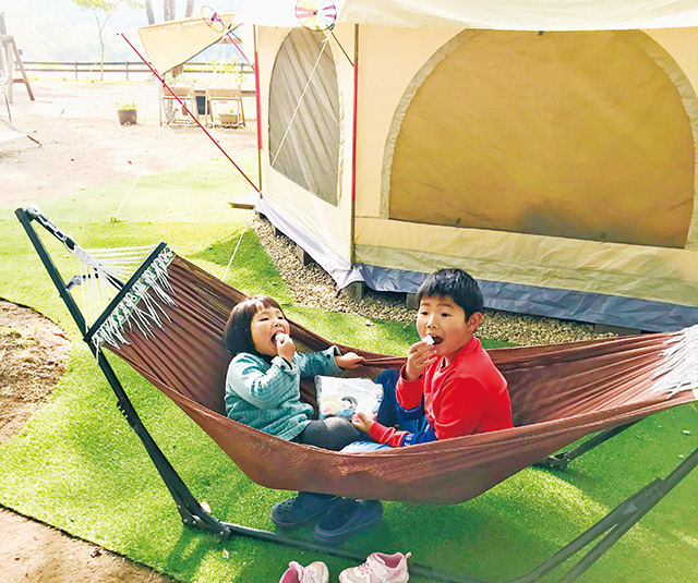 ハンモックに乗るこども/HOSOMINE BASE（宮城県/大崎市）