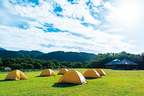 山麓にあるキャンプサイトは施設完備で快適/なまはげオートキャンプ場（秋田県/男鹿市）