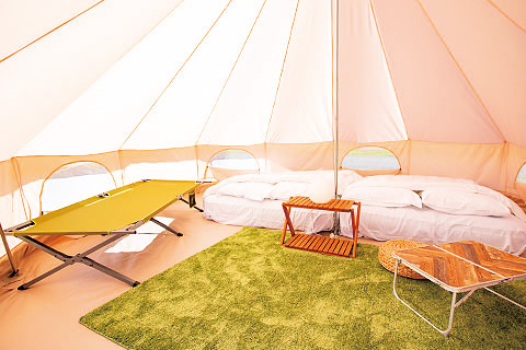 快適なエアベッドとサブベッドを完備/なまはげオートキャンプ場（秋田県/男鹿市）