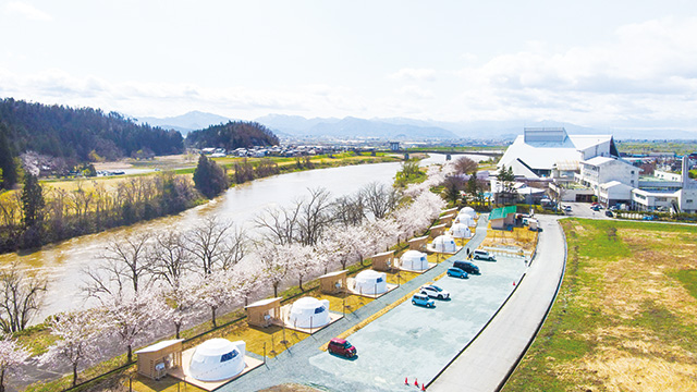 川のそばにあるドームテント/yamagata glam（山形県/村山市）