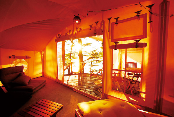 テントから見える湖面/Dom’Up Camp Village 沼沢湖（福島県/大沼郡）