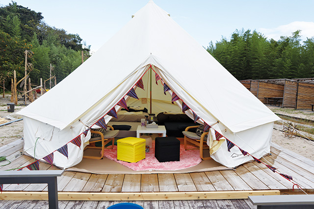 テーブルとチェアが配備された快適空間/KIBOTCHA（宮城県/東松島市）