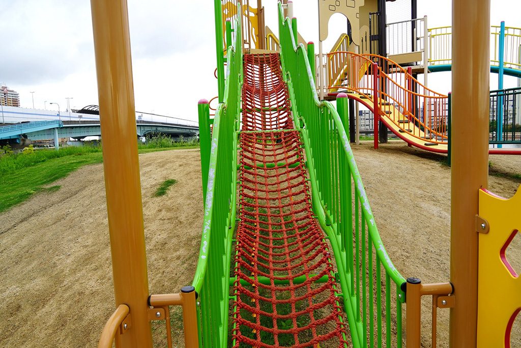 ネットでできた橋/西宮浜総合公園 ~みやっこキッズダム~(兵庫県/西宮市)