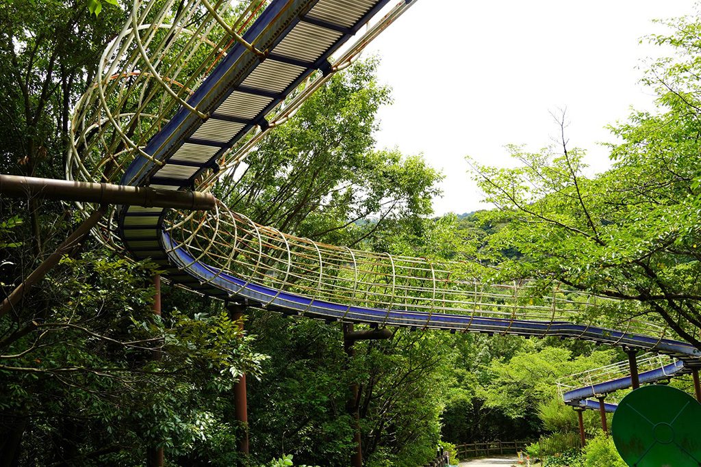 下から見たローラー滑り台/塩瀬中央公園（兵庫県/西宮市）
