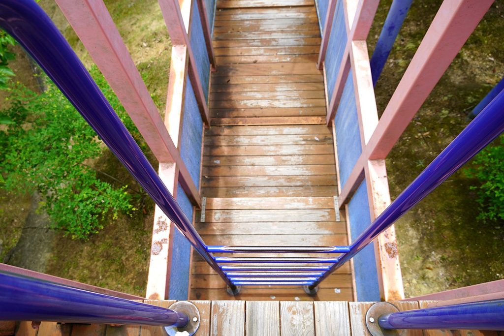 下のデッキにおりるはしご/塩瀬中央公園（兵庫県/西宮市）