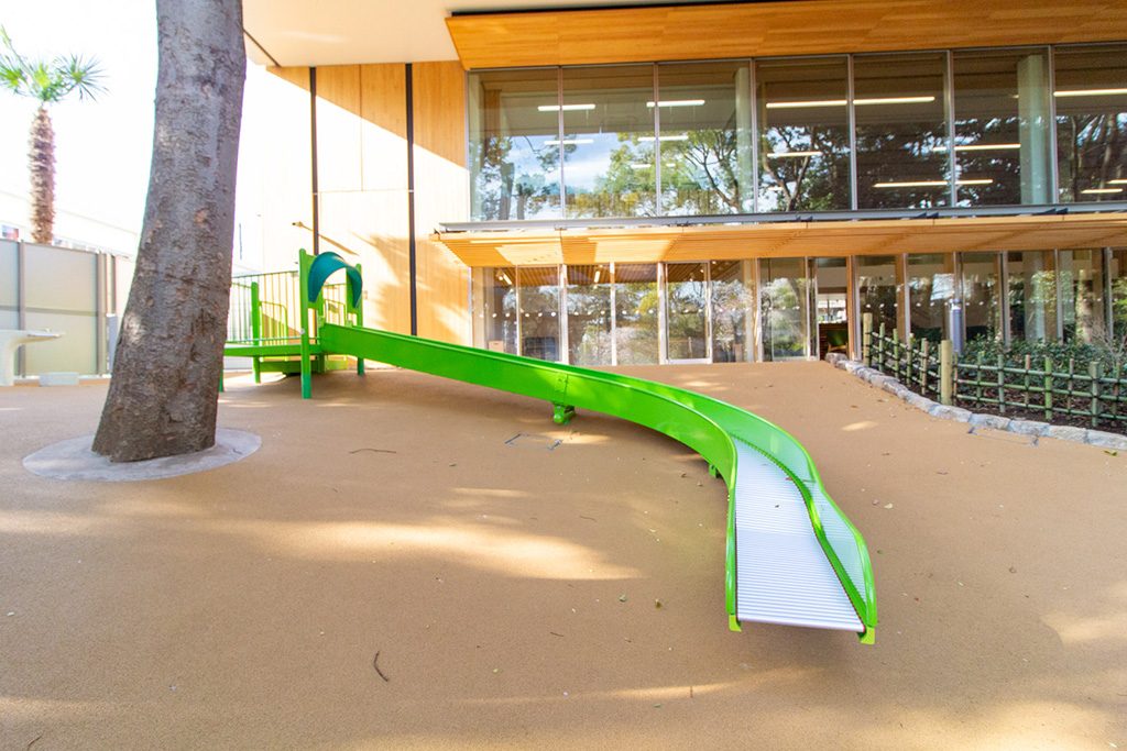 すべり台/エコルとごし（東京都/品川区）