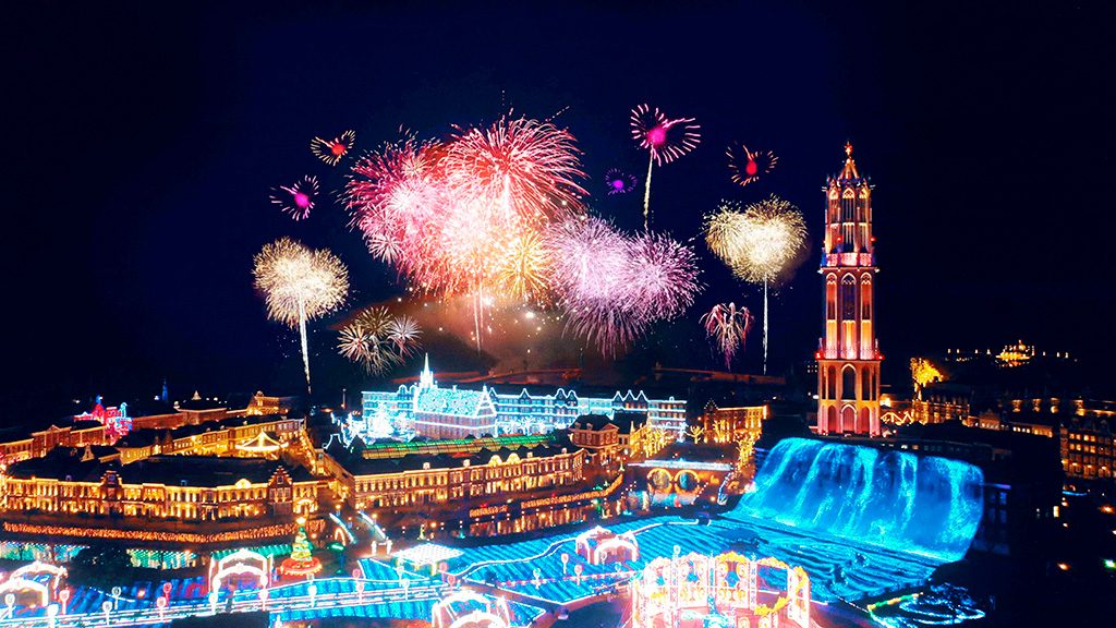 「光の街のクリスマス」クリスマス花火/ハウステンボス(長崎県/佐世保市)