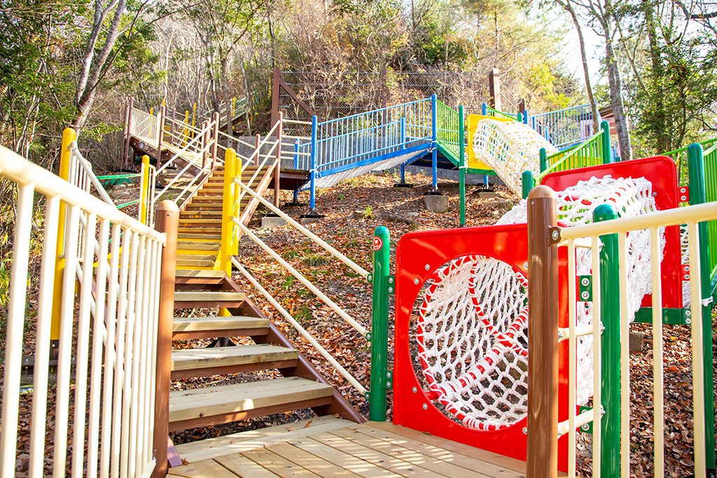 アスレチック遊具・山の砦(花の谷・山の砦)/しあわせの村(兵庫県/神戸市)