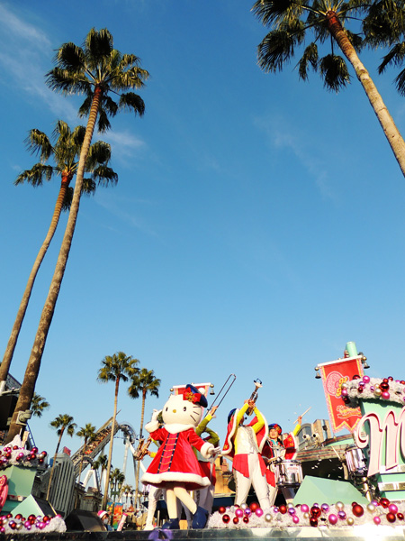 青空に向かって演奏するブラスバンド／ユニバーサル・スタジオ・ジャパン（大阪府）