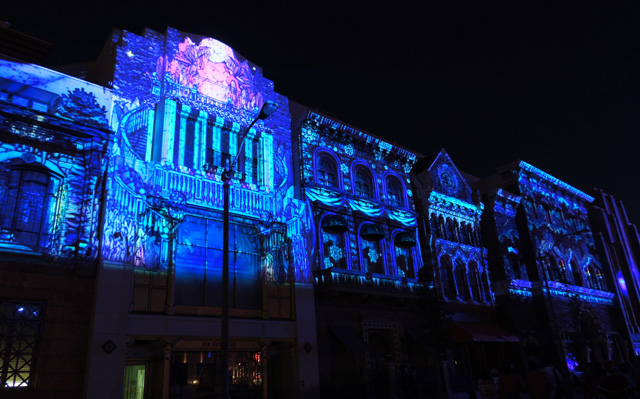 ブルーを基調としたプロジェクション・マッピング／ユニバーサル・スタジオ・ジャパン（大阪府）