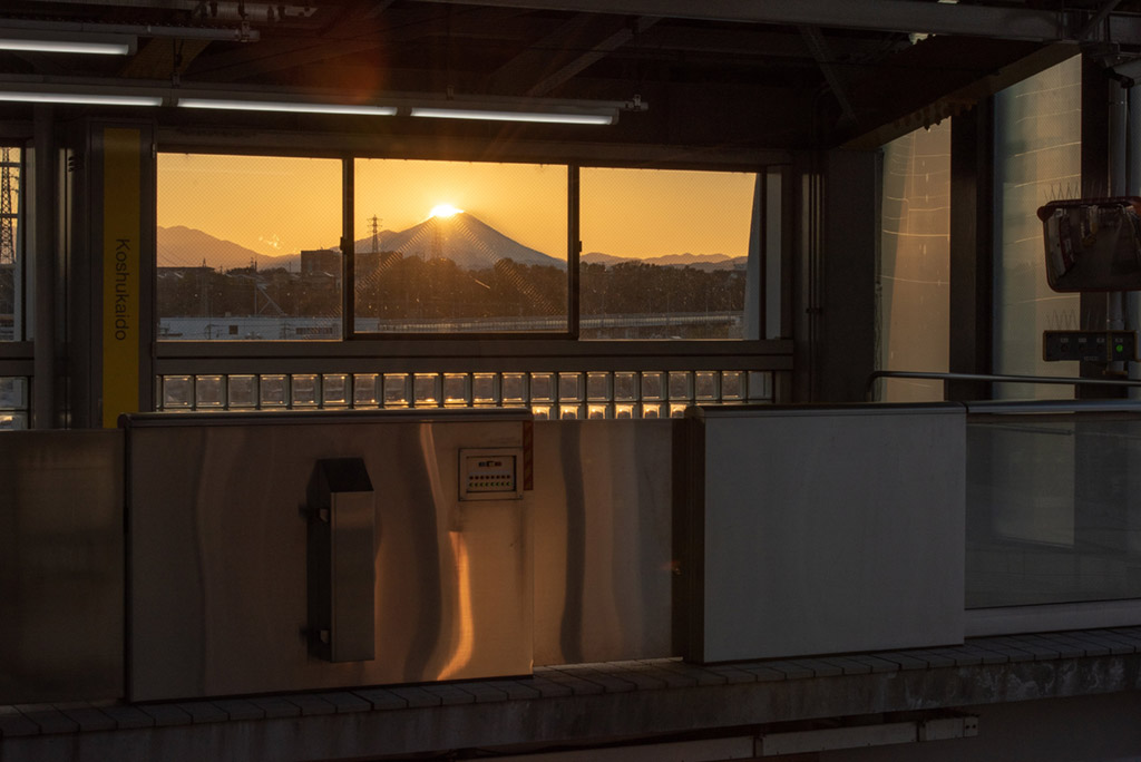 多摩モノレールダイヤモンド富士