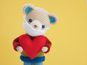 コロナ第8波の冬休み 小児科医に聞く帰省・旅行の対策と子どものワクチン接種