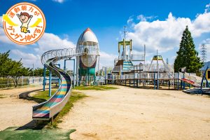 花園中央公園(東大阪市)のユニークなフォルムの大型複合遊具を遊び尽くそう!