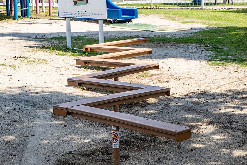 ジグザグ平均台/花園中央公園（大阪府/東大阪市）