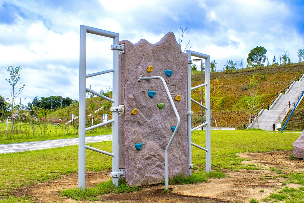 ボルダリング遊具 壁タイプ/彩都はなだ公園(大阪府/茨木市)