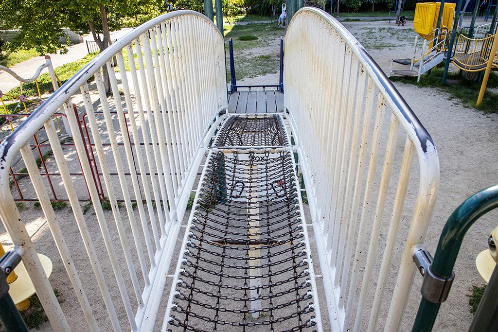 鎖状の網の遊具/鳳公園（大阪府/堺市）