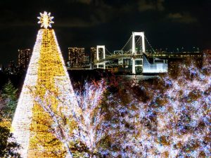 全国クリスマスツリー87選!巨大モミの木、豪華イルミネーション、ユニークな演出など