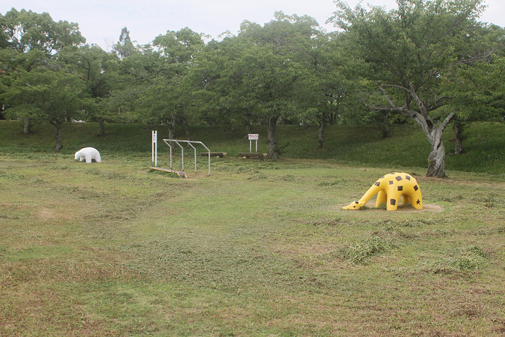 野外活動広場の象形遊具や健康遊具/石ケ谷公園（兵庫県/明石市）