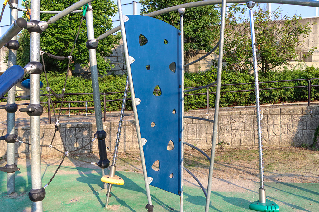 穴の空いたボルダリング/笠井公園(京都府/京都市)