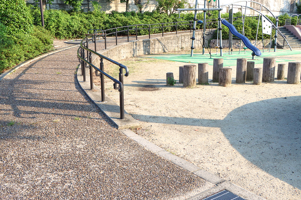 園内のスロープ/笠井公園(京都府/京都市)