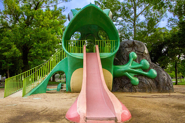 カエル型滑り台/久宝寺緑地(大阪府/八尾市)