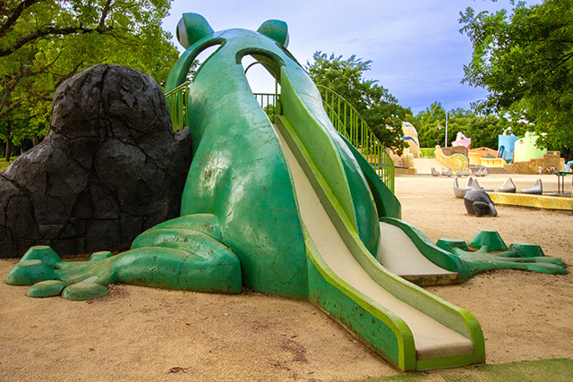 カエル型滑り台/久宝寺緑地(大阪府/八尾市)