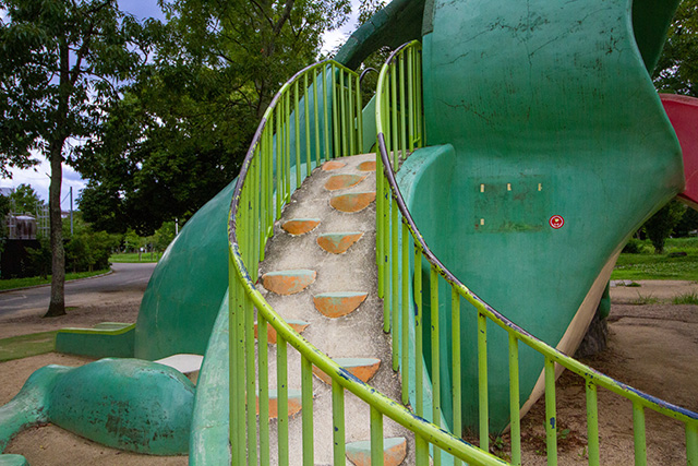 カエル型滑り台/久宝寺緑地(大阪府/八尾市)