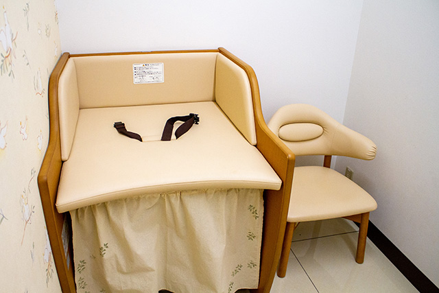ベビーベッドと椅子/久宝寺緑地(大阪府/八尾市)
