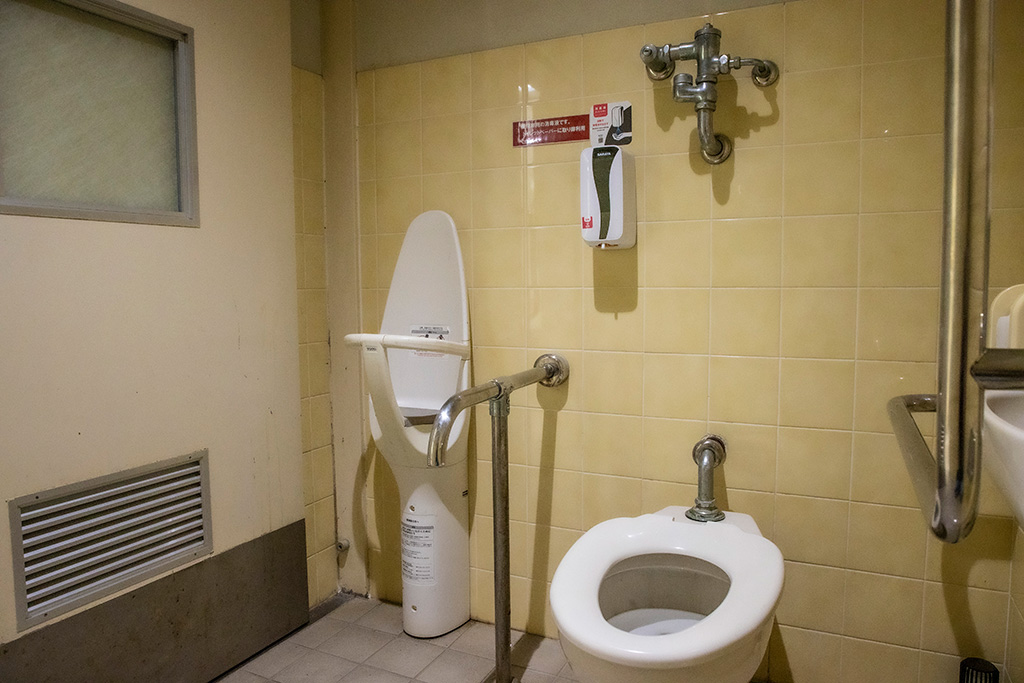 トイレ/八幡市民スポーツ公園（京都府八幡市）