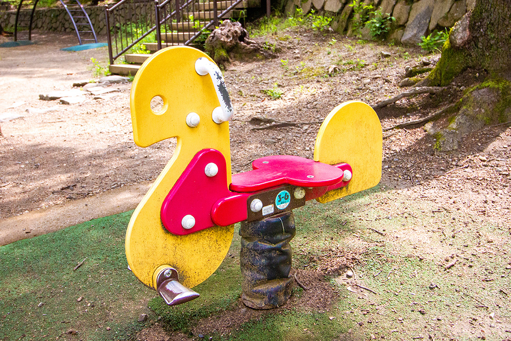 スプリング遊具/自然豊かな枚岡公園(大阪府/東大阪市)