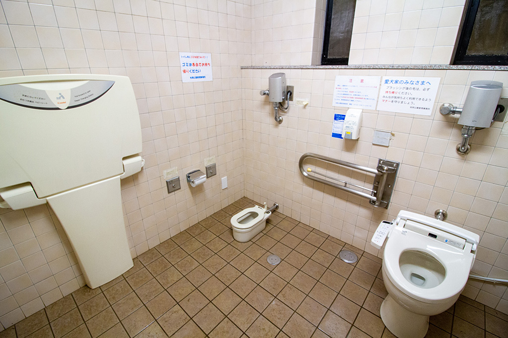 誰でもトイレ/自然豊かな枚岡公園(大阪府/東大阪市)