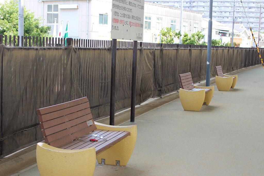 背もたれ付きのベンチ/ドラゴンランド（兵庫県/川西市）