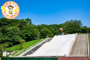 大型滑り台やふわふわドームがある永楽ゆめの森公園(熊取町)は、自然を満喫できる公園!