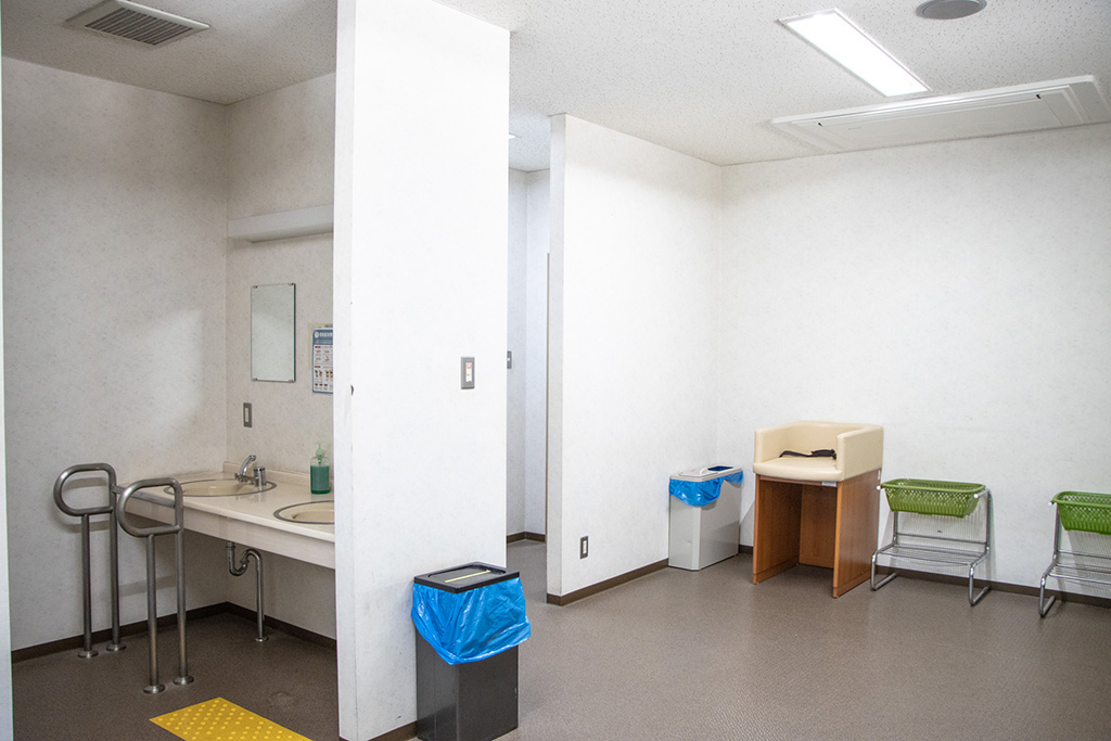 おむつ交換台など/京都府立洛西浄化センター公園（長岡京市）