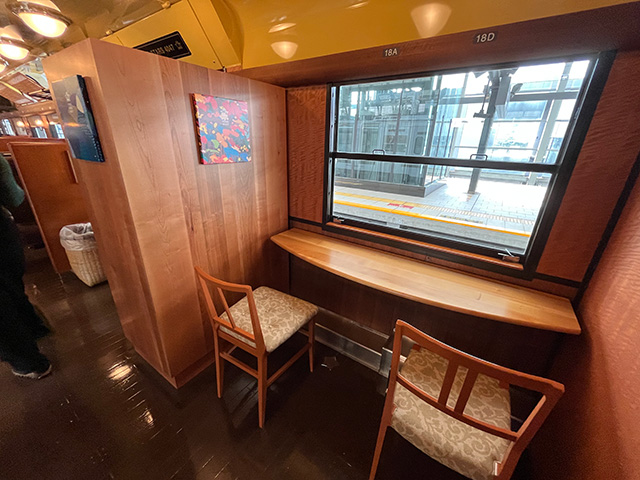 3号車のカウンター席|ふたつ星4047