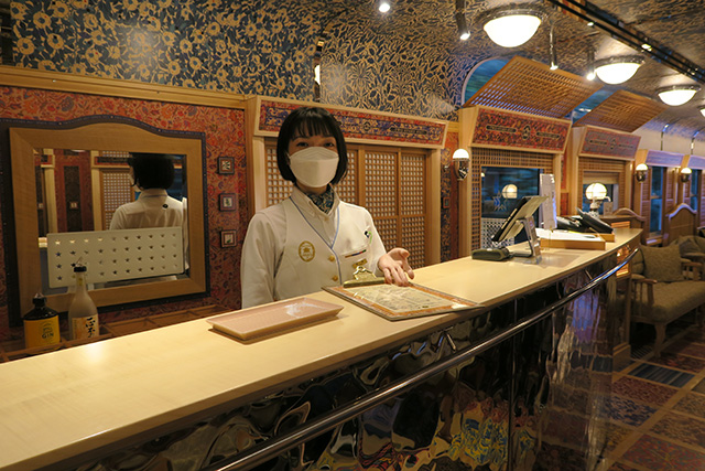 2号車の「ラウンジ40」ビュッフェ|ふたつ星4047