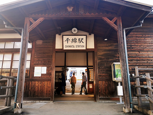 レトロな木造駅舎の千綿(ちわた)駅|ふたつ星4047