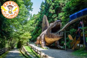 わんぱく王国(阪南市)は、恐竜の長~いローラー滑り台が自慢の公園