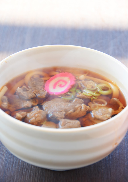 ジンギスカンうどん1200円/旭川市旭山動物園（北海道）