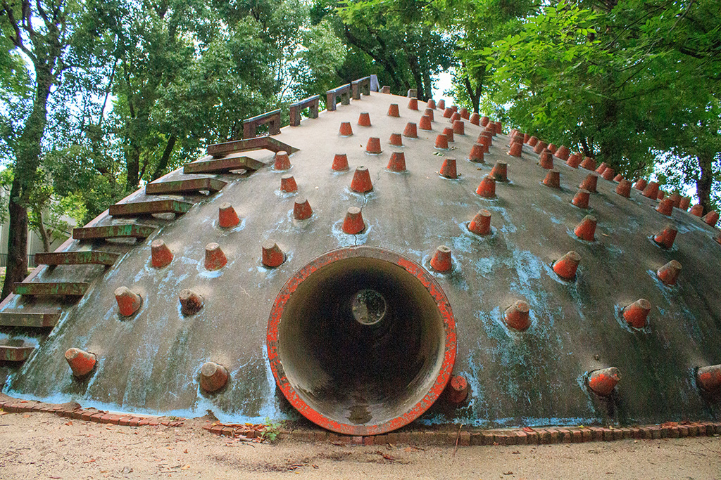 滑り台の裏側/西河原公園 （大阪府/茨木市）