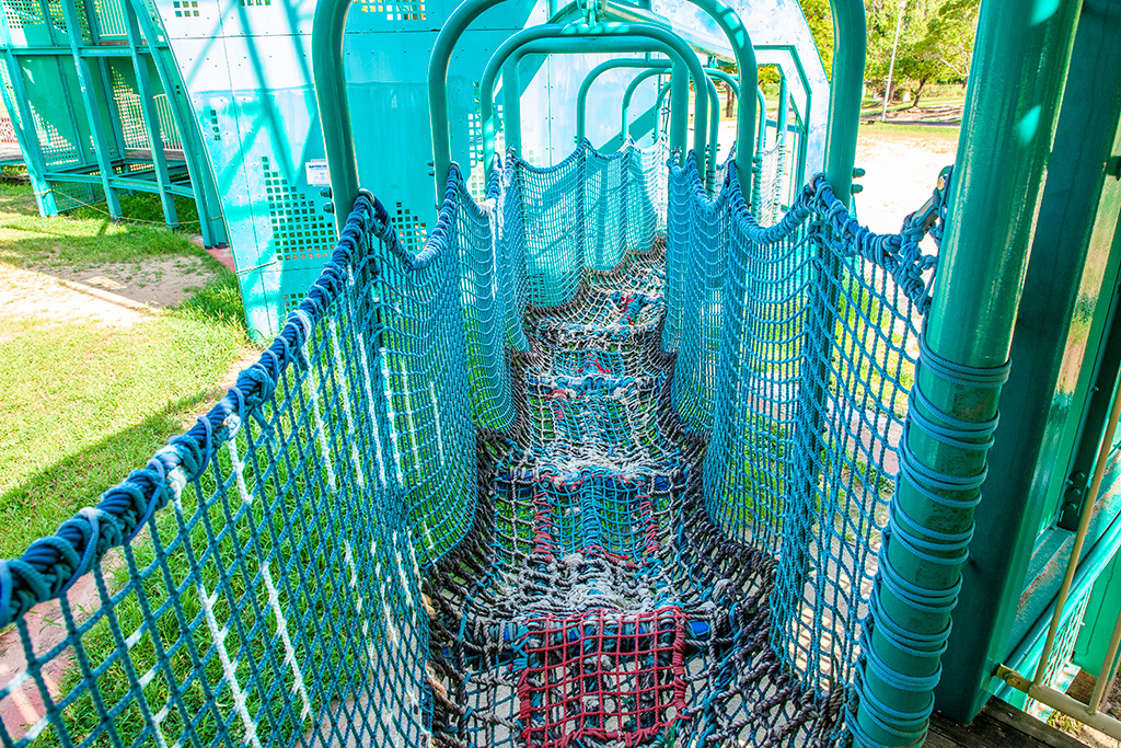 網状の吊り橋/蜻蛉池公園（大阪府/岸和田市）